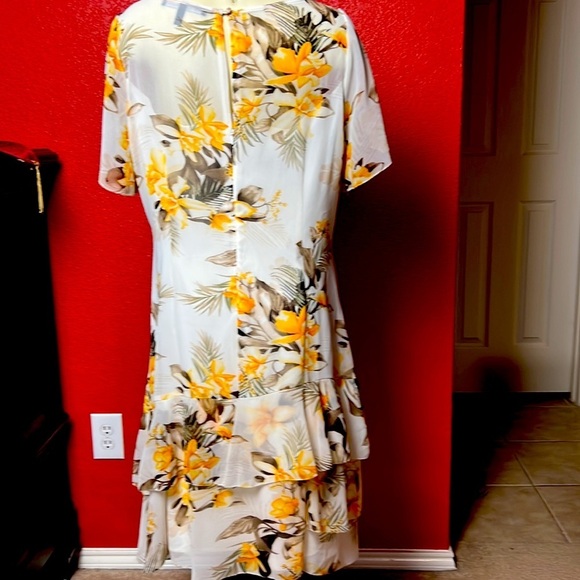 White House black market dress - Picture 5 of 9